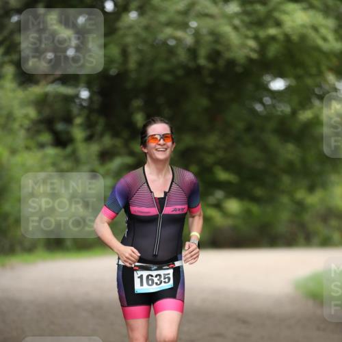 30.08.2026 - Elbe Triathlon Hamburg Antke Förster http://msf.ph/oto/10106356 30.08.2026 12:17:42 Laufen 1635 meine-sportfotos.de