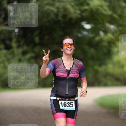 30.08.2026 - Elbe Triathlon Hamburg Antke Förster http://msf.ph/oto/10106358 30.08.2026 12:17:43 Laufen 001, 1635 meine-sportfotos.de