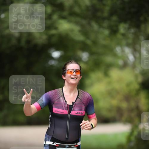 30.08.2026 - Elbe Triathlon Hamburg Antke Förster http://msf.ph/oto/10106360 30.08.2026 12:17:43 Laufen 635 meine-sportfotos.de
