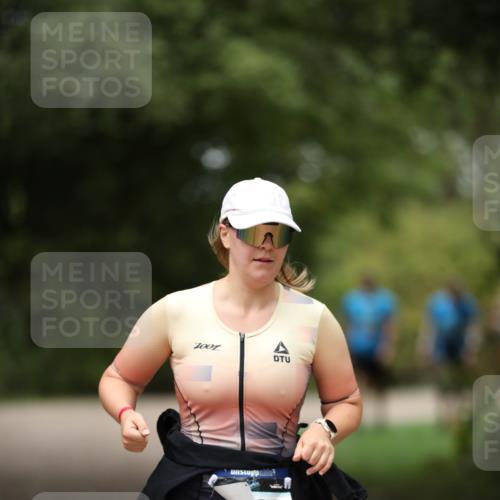 30.08.2026 - Elbe Triathlon Hamburg Antke Förster http://msf.ph/oto/10106374 30.08.2026 12:18:10 Laufen 7001, 15, 62 meine-sportfotos.de