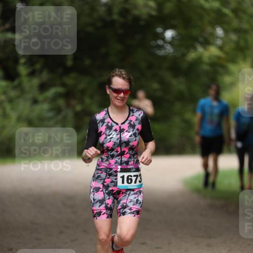 30.08.2026 - Elbe Triathlon Hamburg Antke Förster http://msf.ph/oto/10106380 30.08.2026 12:18:16 Laufen 1673 meine-sportfotos.de