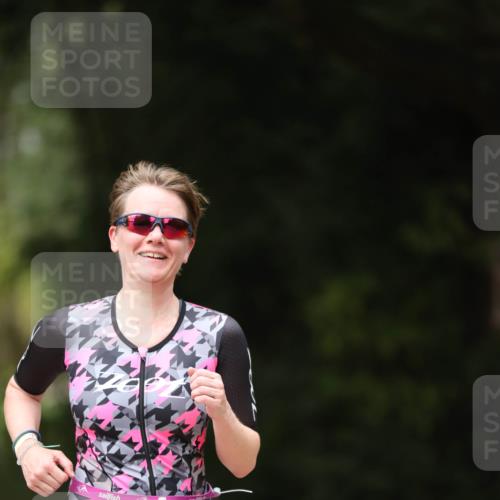 30.08.2026 - Elbe Triathlon Hamburg Antke Förster http://msf.ph/oto/10106386 30.08.2026 12:18:18 Laufen 1673 meine-sportfotos.de