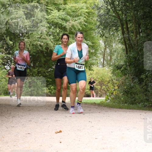 30.08.2026 - Elbe Triathlon Hamburg Antke Förster http://msf.ph/oto/10106433 30.08.2026 12:24:49 Laufen 1483, 1682 meine-sportfotos.de