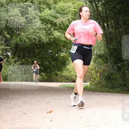 30.08.2026 - Elbe Triathlon Hamburg Antke Förster http://msf.ph/oto/10106461 30.08.2026 12:25:01 Laufen 620 meine-sportfotos.de