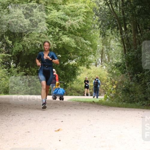 30.08.2026 - Elbe Triathlon Hamburg Antke Förster http://msf.ph/oto/10106489 30.08.2026 12:25:30 Laufen  meine-sportfotos.de