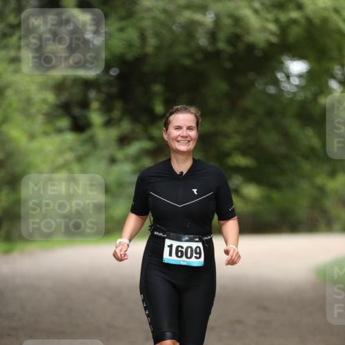 30.08.2026 - Elbe Triathlon Hamburg Antke Förster http://msf.ph/oto/10106500 30.08.2026 12:20:05 Laufen 7, 1609 meine-sportfotos.de