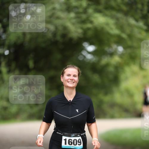 30.08.2026 - Elbe Triathlon Hamburg Antke Förster http://msf.ph/oto/10106502 30.08.2026 12:20:06 Laufen 500, 1609 meine-sportfotos.de