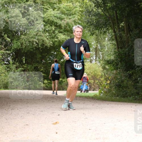 30.08.2026 - Elbe Triathlon Hamburg Antke Förster http://msf.ph/oto/10106503 30.08.2026 12:25:46 Laufen 1698, 1710 meine-sportfotos.de