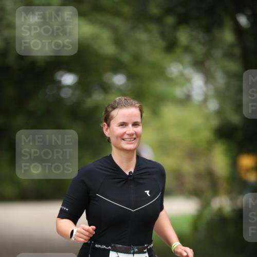 30.08.2026 - Elbe Triathlon Hamburg Antke Förster http://msf.ph/oto/10106504 30.08.2026 12:20:06 Laufen 1609 meine-sportfotos.de