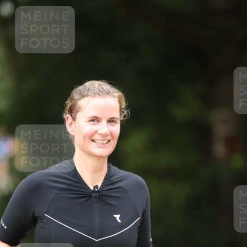 30.08.2026 - Elbe Triathlon Hamburg Antke Förster http://msf.ph/oto/10106508 30.08.2026 12:20:07 Laufen 550, 1609 meine-sportfotos.de