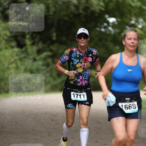 30.08.2026 - Elbe Triathlon Hamburg Antke Förster http://msf.ph/oto/10106520 30.08.2026 12:20:28 Laufen 1711, 668 meine-sportfotos.de