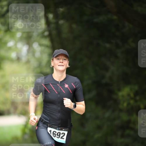 30.08.2026 - Elbe Triathlon Hamburg Antke Förster http://msf.ph/oto/10106536 30.08.2026 12:20:45 Laufen 1692 meine-sportfotos.de