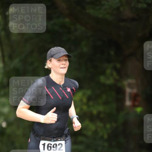 30.08.2026 - Elbe Triathlon Hamburg Antke Förster http://msf.ph/oto/10106538 30.08.2026 12:20:46 Laufen 1692 meine-sportfotos.de