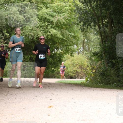 30.08.2026 - Elbe Triathlon Hamburg Antke Förster http://msf.ph/oto/10106539 30.08.2026 12:27:01 Laufen 1418, 1433 meine-sportfotos.de