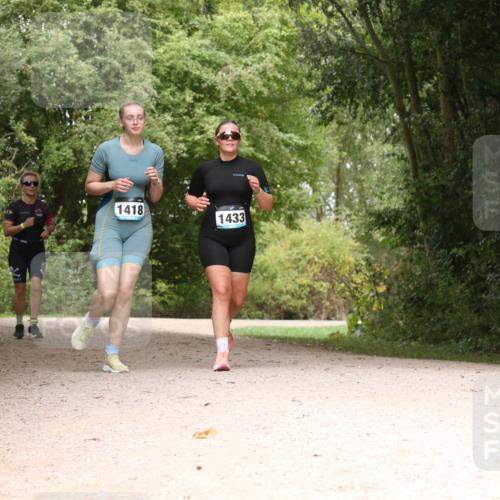 30.08.2026 - Elbe Triathlon Hamburg Antke Förster http://msf.ph/oto/10106541 30.08.2026 12:27:02 Laufen 1418, 1433 meine-sportfotos.de