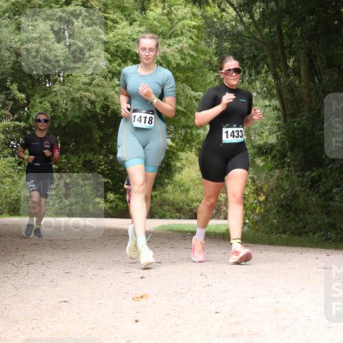 30.08.2026 - Elbe Triathlon Hamburg Antke Förster http://msf.ph/oto/10106543 30.08.2026 12:27:03 Laufen 1418, 1433 meine-sportfotos.de