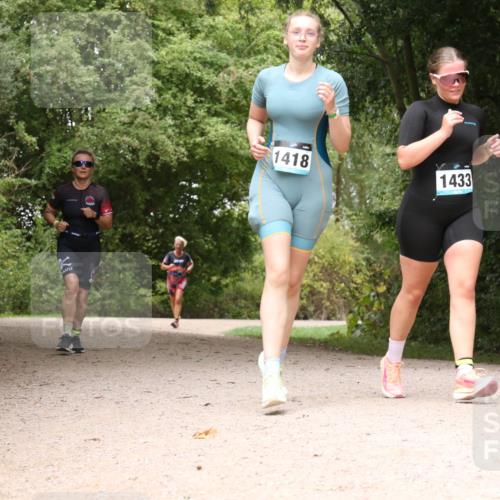 30.08.2026 - Elbe Triathlon Hamburg Antke Förster http://msf.ph/oto/10106545 30.08.2026 12:27:04 Laufen 1418, 1433 meine-sportfotos.de