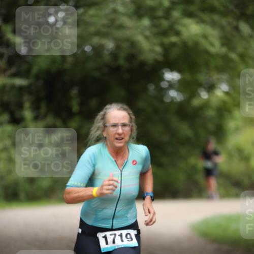 30.08.2026 - Elbe Triathlon Hamburg Antke Förster http://msf.ph/oto/10106556 30.08.2026 12:21:06 Laufen 1719 meine-sportfotos.de