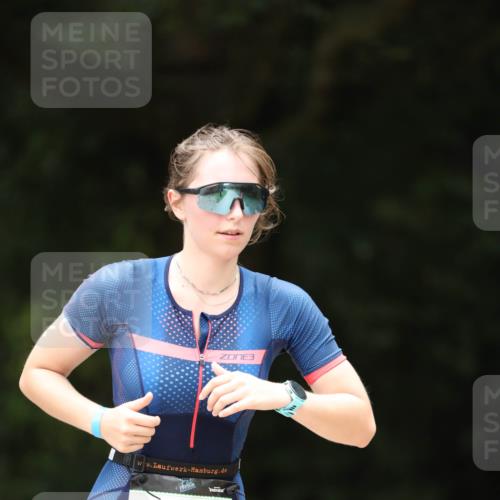 30.08.2026 - Elbe Triathlon Hamburg Antke Förster http://msf.ph/oto/10106576 30.08.2026 12:21:32 Laufen 804, 3 meine-sportfotos.de