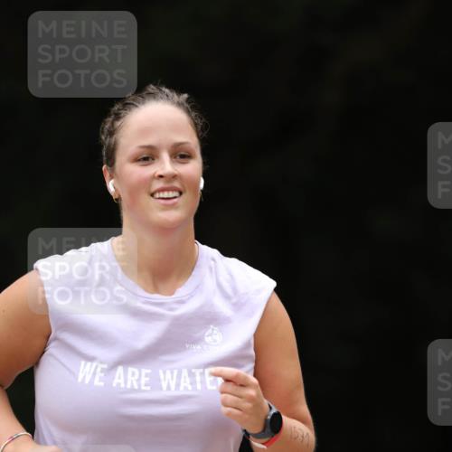 30.08.2026 - Elbe Triathlon Hamburg Antke Förster http://msf.ph/oto/10106586 30.08.2026 12:21:37 Laufen 1571, 11 meine-sportfotos.de