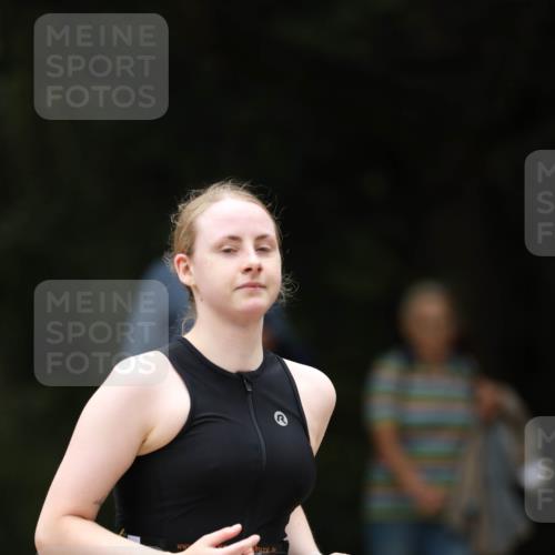 30.08.2026 - Elbe Triathlon Hamburg Antke Förster http://msf.ph/oto/10106592 30.08.2026 12:21:45 Laufen 1524 meine-sportfotos.de