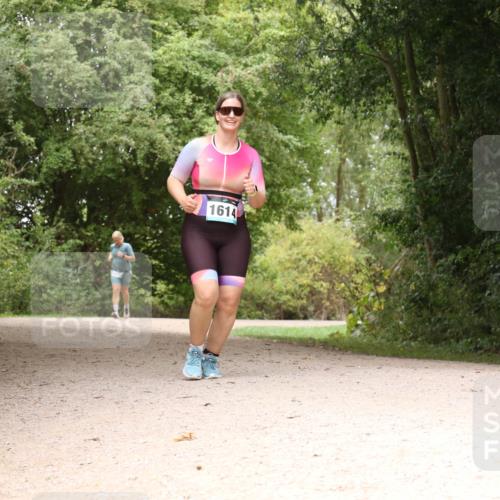 30.08.2026 - Elbe Triathlon Hamburg Antke Förster http://msf.ph/oto/10106597 30.08.2026 12:28:38 Laufen 1614 meine-sportfotos.de