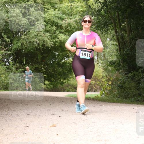 30.08.2026 - Elbe Triathlon Hamburg Antke Förster http://msf.ph/oto/10106599 30.08.2026 12:28:39 Laufen 1614 meine-sportfotos.de