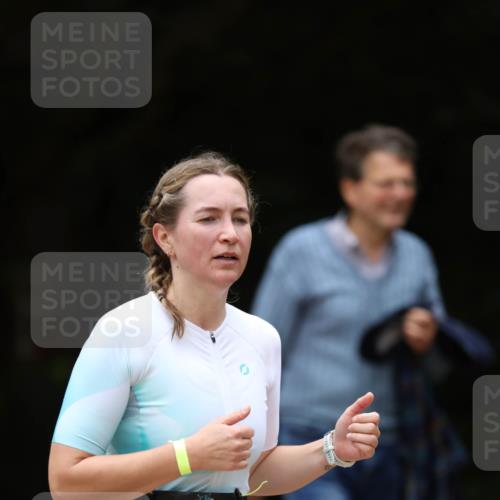 30.08.2026 - Elbe Triathlon Hamburg Antke Förster http://msf.ph/oto/10106600 30.08.2026 12:21:48 Laufen 1602 meine-sportfotos.de