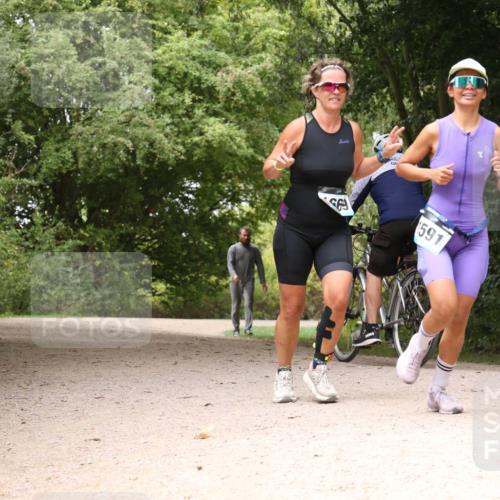 30.08.2026 - Elbe Triathlon Hamburg Antke Förster http://msf.ph/oto/10106631 30.08.2026 12:29:20 Laufen 69, 1591 meine-sportfotos.de
