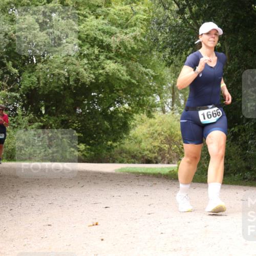 30.08.2026 - Elbe Triathlon Hamburg Antke Förster http://msf.ph/oto/10106657 30.08.2026 12:30:01 Laufen 693, 1666 meine-sportfotos.de