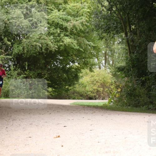 30.08.2026 - Elbe Triathlon Hamburg Antke Förster http://msf.ph/oto/10106659 30.08.2026 12:30:02 Laufen 693, 1666 meine-sportfotos.de