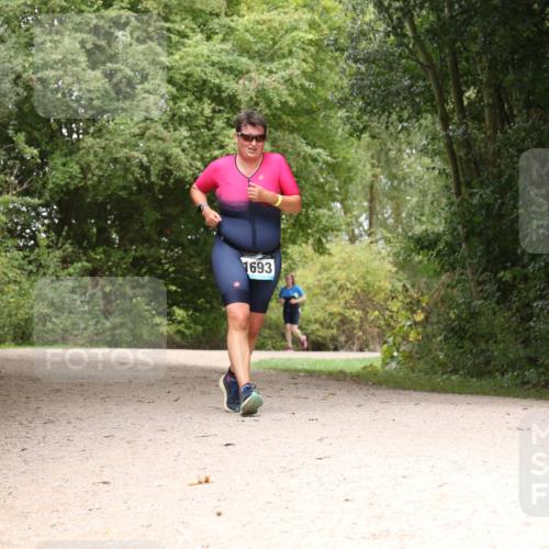 30.08.2026 - Elbe Triathlon Hamburg Antke Förster http://msf.ph/oto/10106663 30.08.2026 12:30:09 Laufen 1693 meine-sportfotos.de