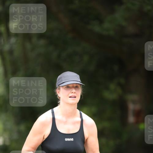 30.08.2026 - Elbe Triathlon Hamburg Antke Förster http://msf.ph/oto/10106668 30.08.2026 12:22:46 Laufen 7618 meine-sportfotos.de