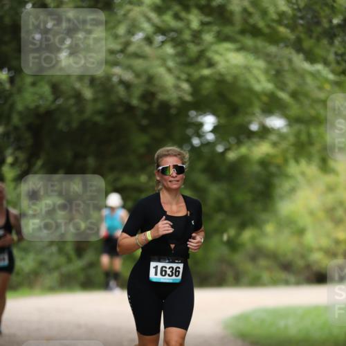 30.08.2026 - Elbe Triathlon Hamburg Antke Förster http://msf.ph/oto/10106674 30.08.2026 12:22:52 Laufen 1636 meine-sportfotos.de
