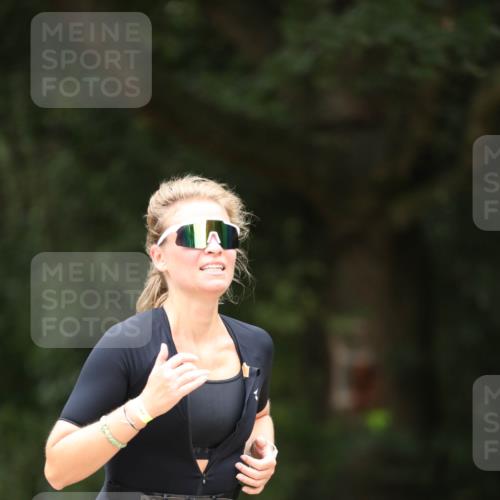 30.08.2026 - Elbe Triathlon Hamburg Antke Förster http://msf.ph/oto/10106682 30.08.2026 12:22:54 Laufen 1636 meine-sportfotos.de
