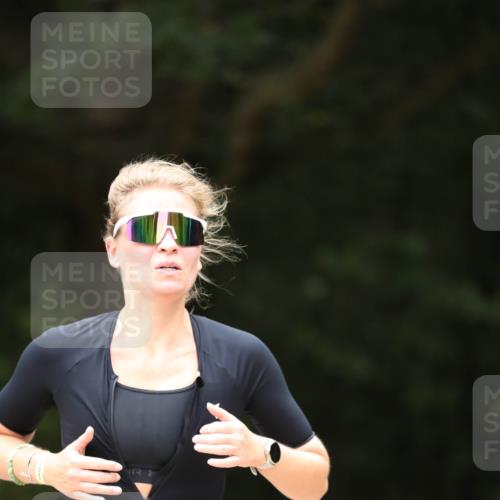 30.08.2026 - Elbe Triathlon Hamburg Antke Förster http://msf.ph/oto/10106684 30.08.2026 12:22:55 Laufen 1636 meine-sportfotos.de