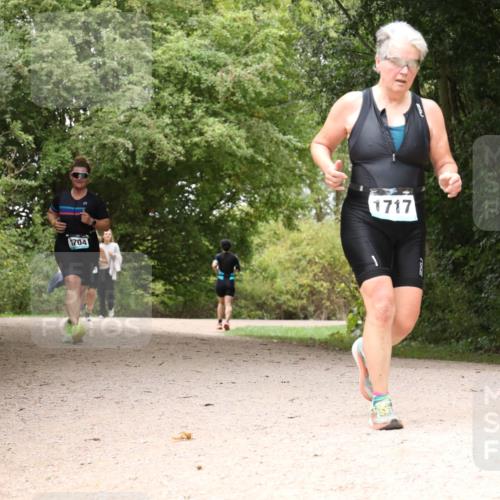 30.08.2026 - Elbe Triathlon Hamburg Antke Förster http://msf.ph/oto/10106713 30.08.2026 12:30:58 Laufen 1704, 1717 meine-sportfotos.de