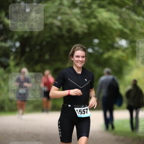 30.08.2026 - Elbe Triathlon Hamburg Antke Förster http://msf.ph/oto/10106716 30.08.2026 12:23:21 Laufen 1557 meine-sportfotos.de