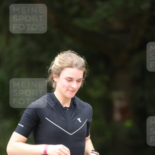 30.08.2026 - Elbe Triathlon Hamburg Antke Förster http://msf.ph/oto/10106722 30.08.2026 12:23:23 Laufen 1557 meine-sportfotos.de