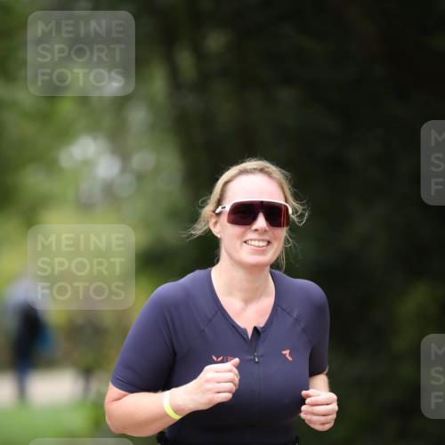 30.08.2026 - Elbe Triathlon Hamburg Antke Förster http://msf.ph/oto/10106734 30.08.2026 12:23:32 Laufen 1646 meine-sportfotos.de