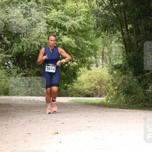 30.08.2026 - Elbe Triathlon Hamburg Antke Förster http://msf.ph/oto/10106739 30.08.2026 12:31:54 Laufen 1674 meine-sportfotos.de