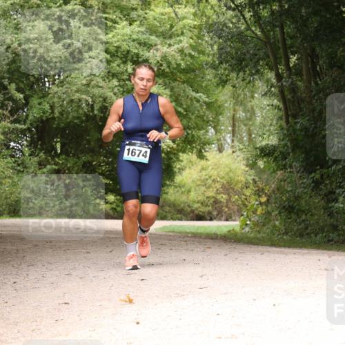30.08.2026 - Elbe Triathlon Hamburg Antke Förster http://msf.ph/oto/10106741 30.08.2026 12:31:55 Laufen 1674 meine-sportfotos.de