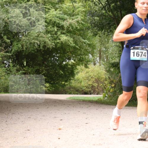30.08.2026 - Elbe Triathlon Hamburg Antke Förster http://msf.ph/oto/10106745 30.08.2026 12:31:57 Laufen 1674 meine-sportfotos.de