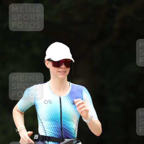 30.08.2026 - Elbe Triathlon Hamburg Antke Förster http://msf.ph/oto/10106756 30.08.2026 12:23:55 Laufen 1628 meine-sportfotos.de