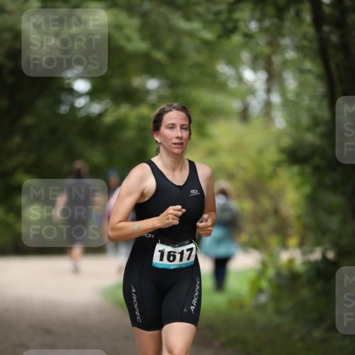 30.08.2026 - Elbe Triathlon Hamburg Antke Förster http://msf.ph/oto/10106760 30.08.2026 12:23:58 Laufen 1617 meine-sportfotos.de