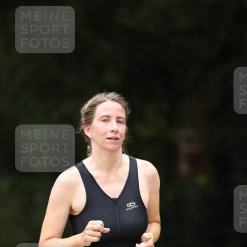 30.08.2026 - Elbe Triathlon Hamburg Antke Förster http://msf.ph/oto/10106764 30.08.2026 12:24:00 Laufen 1617 meine-sportfotos.de