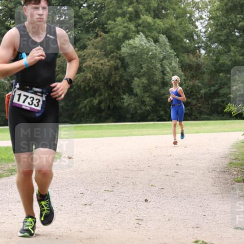 30.08.2026 - Elbe Triathlon Hamburg Antke Förster http://msf.ph/oto/10106777 30.08.2026 12:34:56 Laufen 1733 meine-sportfotos.de