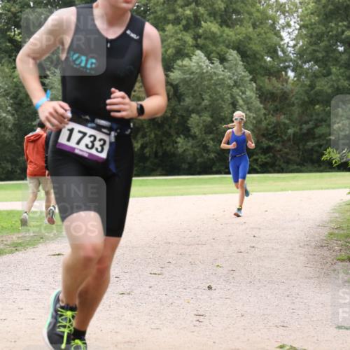 30.08.2026 - Elbe Triathlon Hamburg Antke Förster http://msf.ph/oto/10106779 30.08.2026 12:34:57 Laufen 1733 meine-sportfotos.de