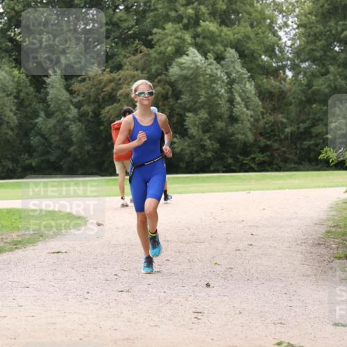 30.08.2026 - Elbe Triathlon Hamburg Antke Förster http://msf.ph/oto/10106783 30.08.2026 12:35:00 Laufen  meine-sportfotos.de