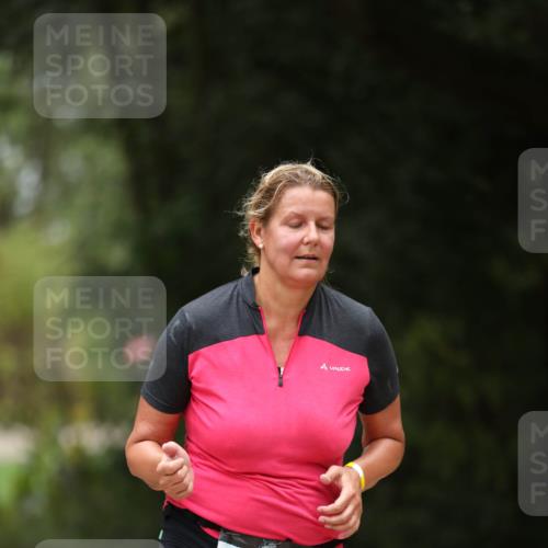30.08.2026 - Elbe Triathlon Hamburg Antke Förster http://msf.ph/oto/10106798 30.08.2026 12:24:22 Laufen 1697 meine-sportfotos.de